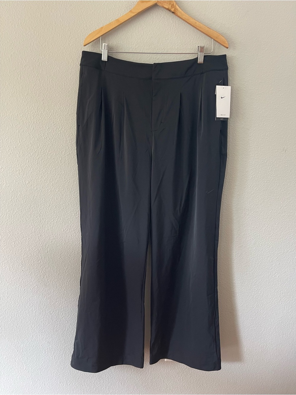 Nike Pleated Black Loose Fit Dry-Fit Pants Size XL NWT